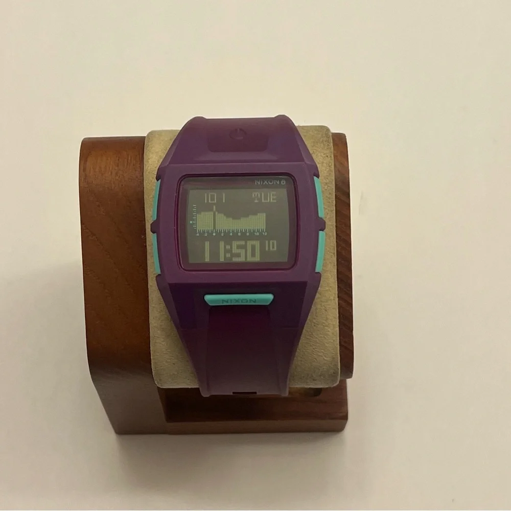 Nixon Small Lodown‎ II Tide (like new, brand new batteries)
